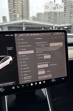 Седан Tesla Model 3 2019 в Киеве