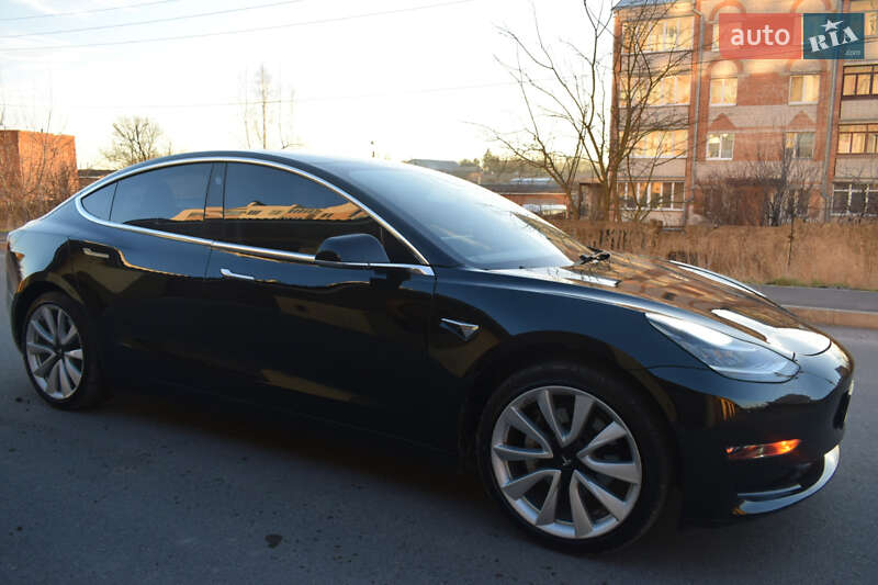Седан Tesla Model 3 2017 в Вінниці