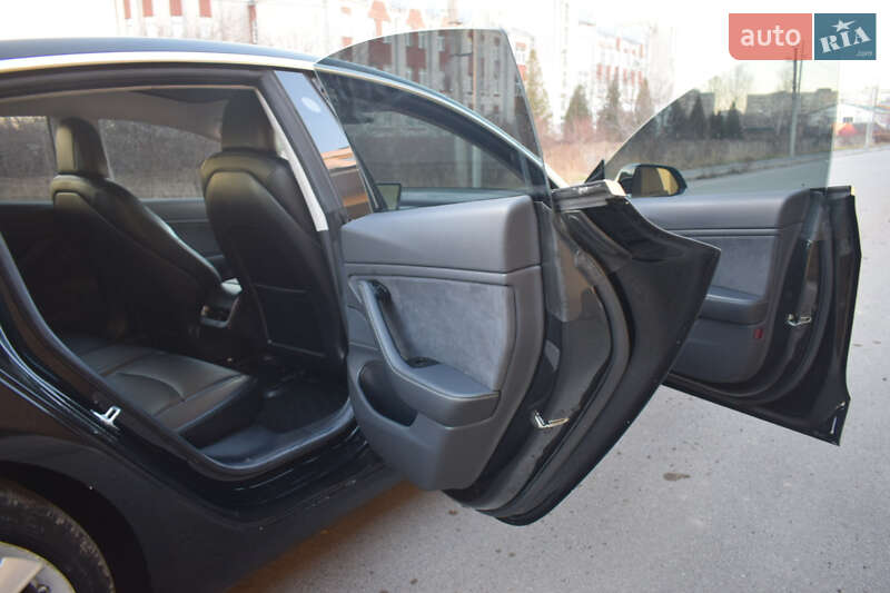Седан Tesla Model 3 2017 в Вінниці