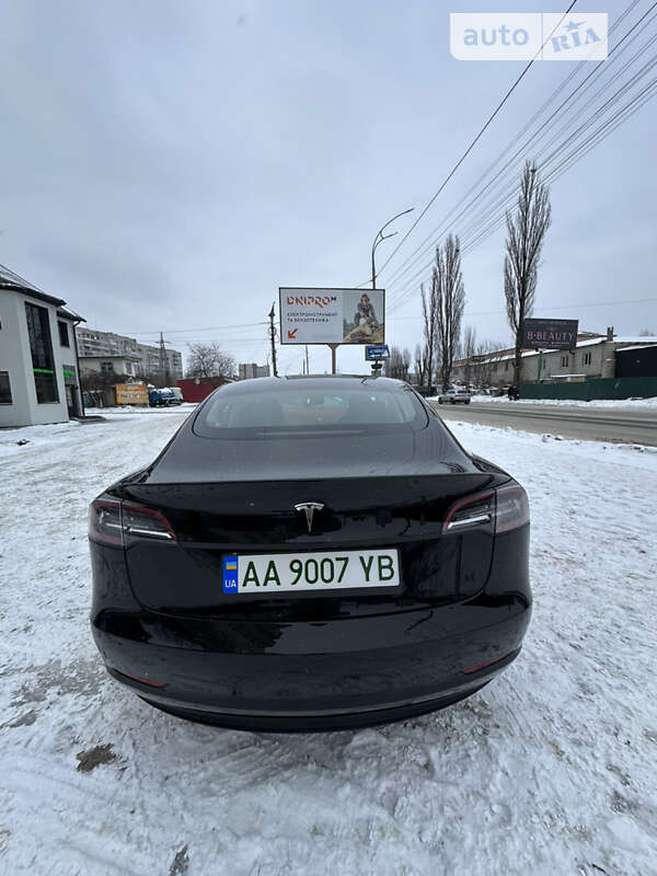 Седан Tesla Model 3 2021 в Киеве