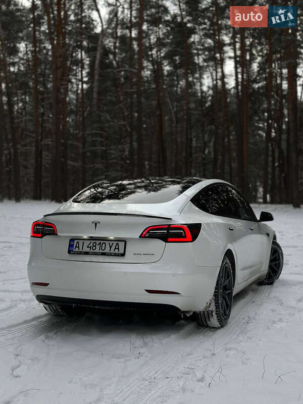 Седан Tesla Model 3 2021 в Киеве