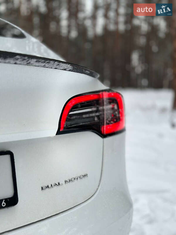 Седан Tesla Model 3 2021 в Киеве