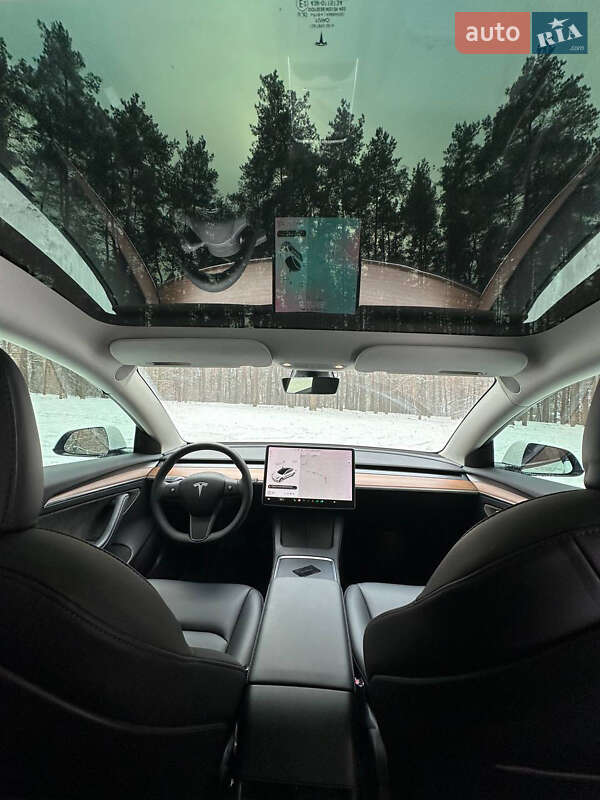 Седан Tesla Model 3 2021 в Киеве
