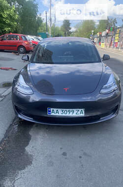 Седан Tesla Model 3 2018 в Бучі