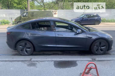 Седан Tesla Model 3 2018 в Бучі