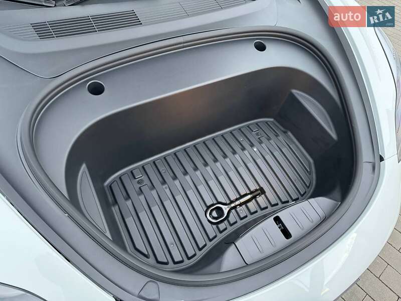 Седан Tesla Model 3 2023 в Одессе