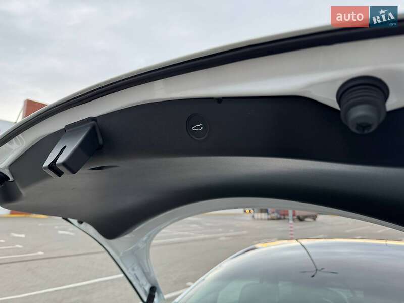 Седан Tesla Model 3 2023 в Одессе