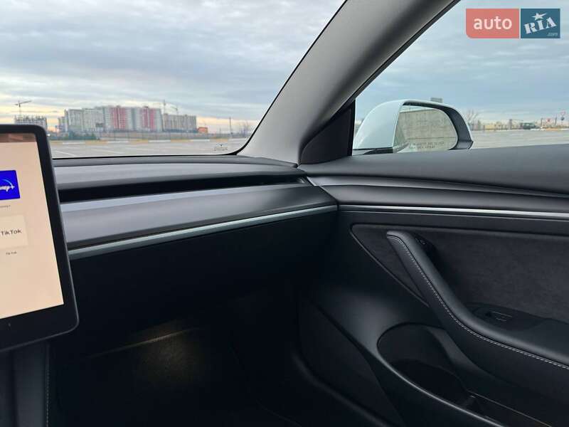 Седан Tesla Model 3 2023 в Одессе