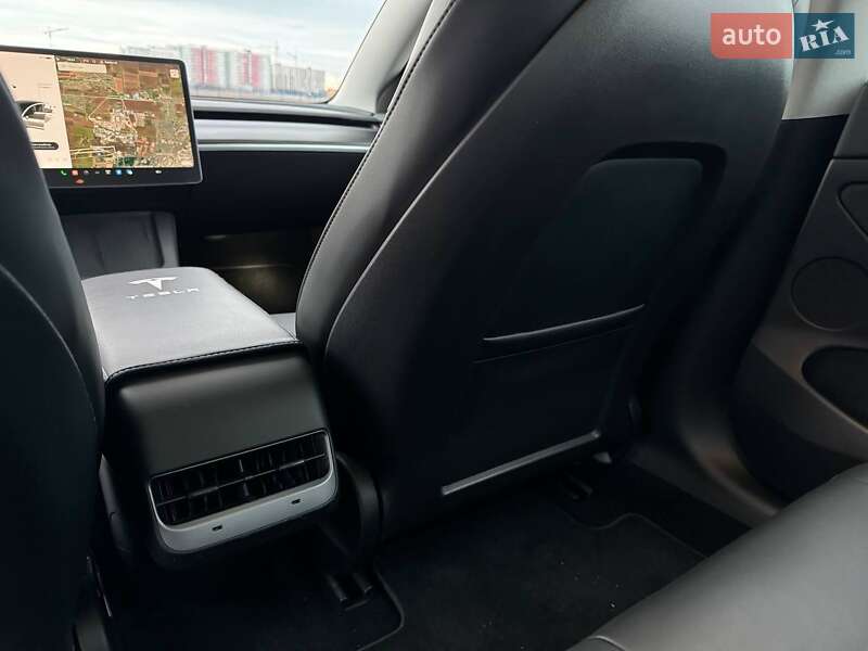 Седан Tesla Model 3 2023 в Одессе