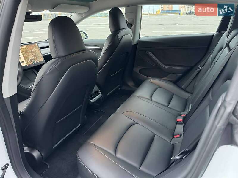 Седан Tesla Model 3 2023 в Одессе