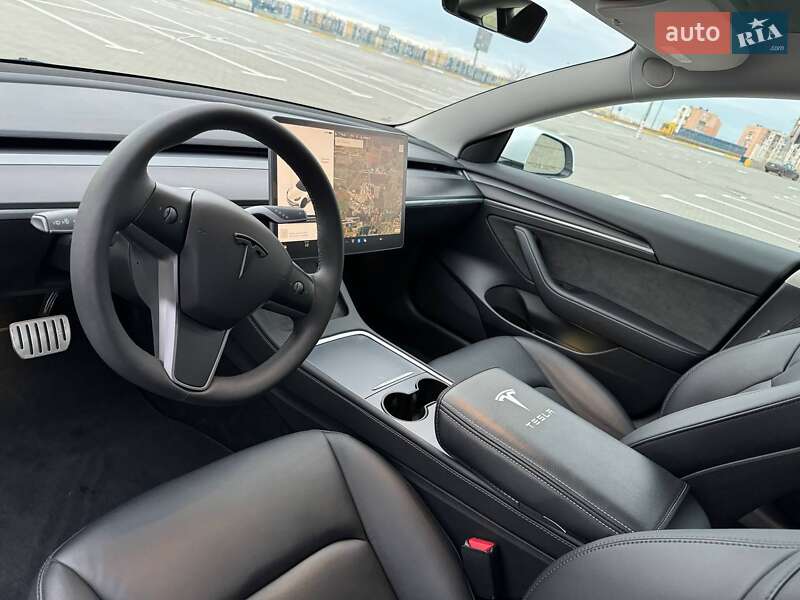 Седан Tesla Model 3 2023 в Одессе