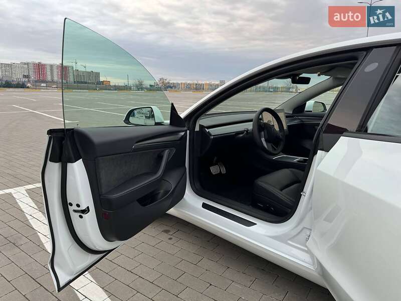 Седан Tesla Model 3 2023 в Одессе