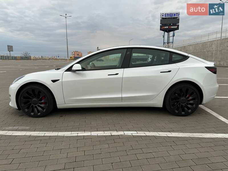 Седан Tesla Model 3 2023 в Одессе