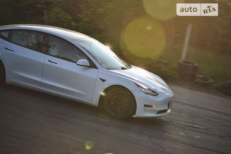 Внедорожник / Кроссовер Tesla Model 3 2020 в Киеве