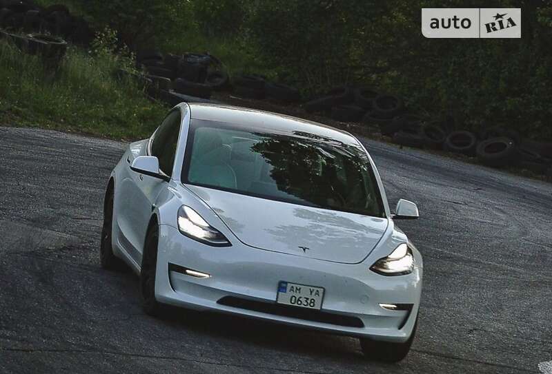 Tesla Model 3 2020
