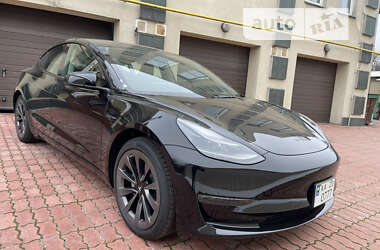 Седан Tesla Model 3 2022 в 
