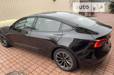Седан Tesla Model 3 2022 в 