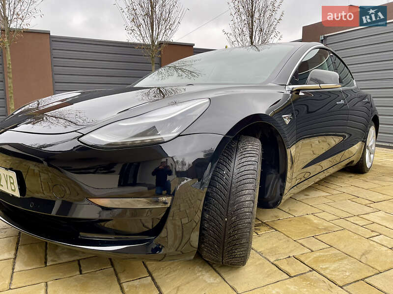 Седан Tesla Model 3 2019 в Киеве