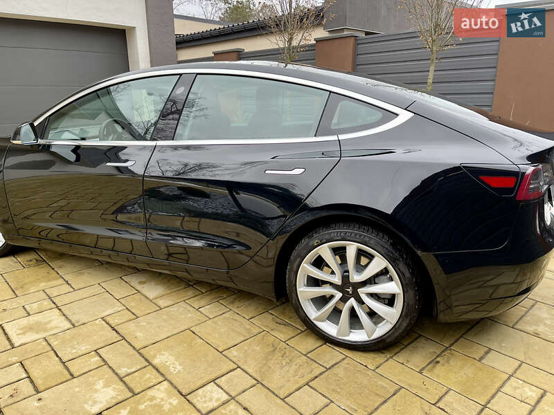 Седан Tesla Model 3 2019 в Киеве