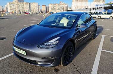 Седан Tesla Model 3 2020 в Киеве