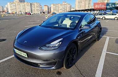 Седан Tesla Model 3 2020 в 