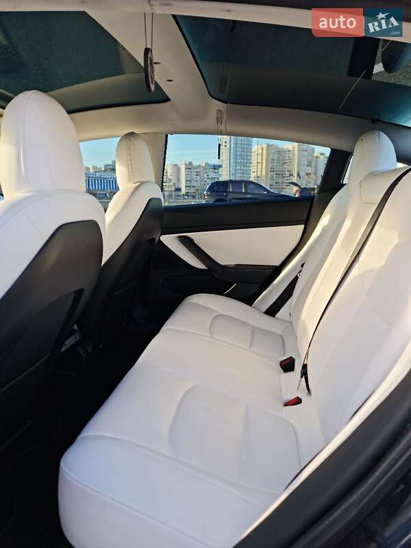 Седан Tesla Model 3 2020 в Києві