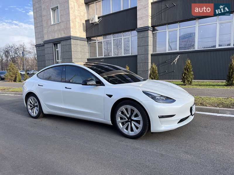 Седан Tesla Model 3 2022 в Днепре