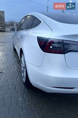 Седан Tesla Model 3 2020 в Львове