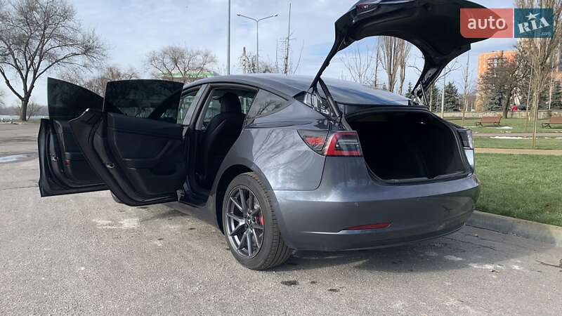 Седан Tesla Model 3 2022 в Кременчуге