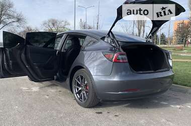 Седан Tesla Model 3 2022 в Кременчуге