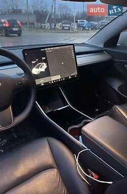 Седан Tesla Model 3 2020 в Львове