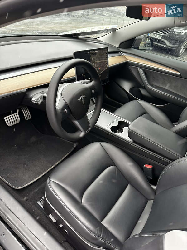 Седан Tesla Model 3 2021 в Днепре