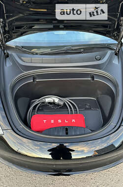 Седан Tesla Model 3 2020 в Дубні