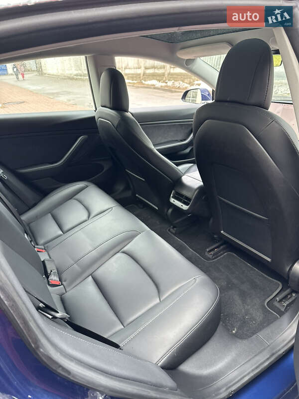Седан Tesla Model 3 2018 в Киеве