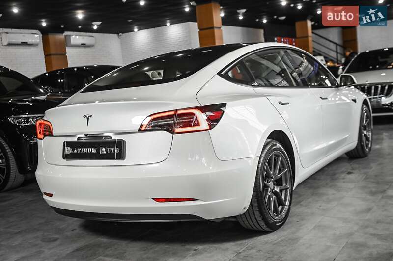 Седан Tesla Model 3 2023 в Одесі