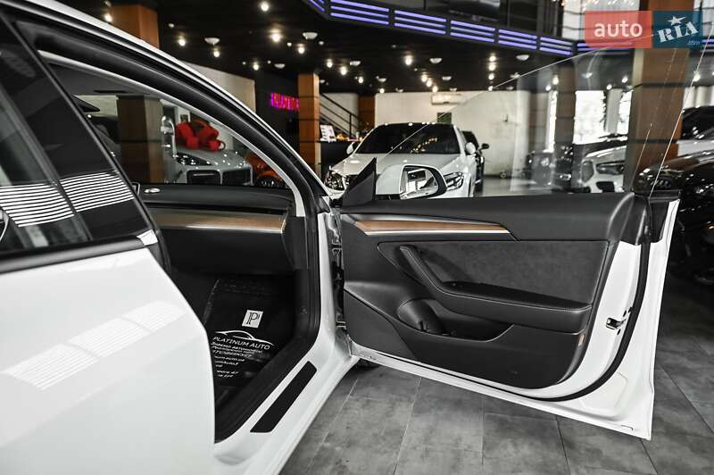 Седан Tesla Model 3 2023 в Одесі