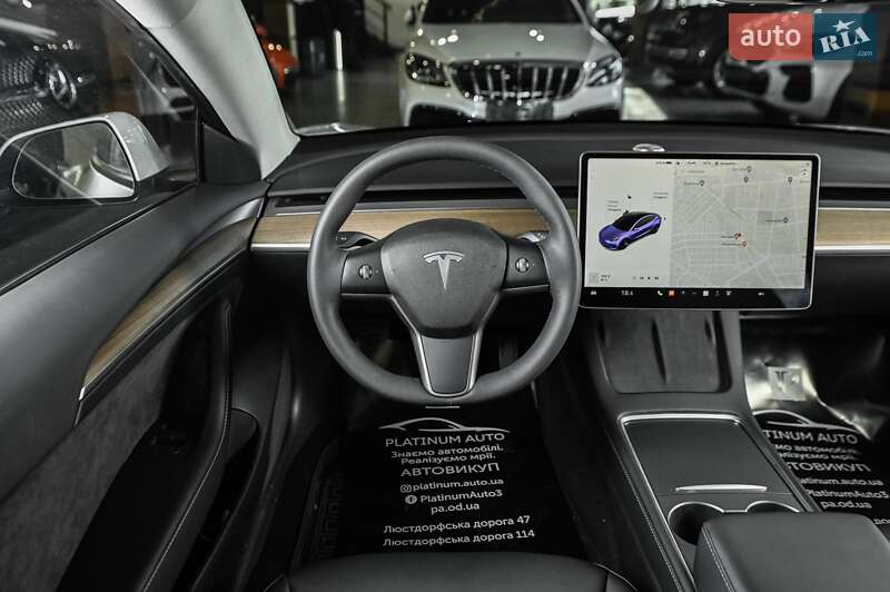 Седан Tesla Model 3 2023 в Одесі
