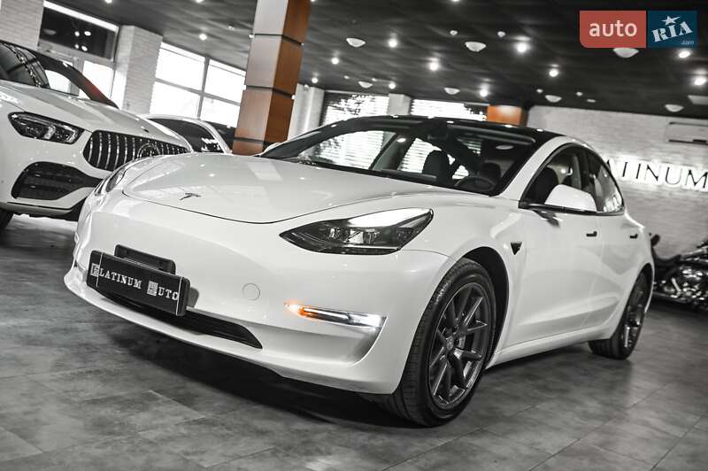 Седан Tesla Model 3 2023 в Одесі