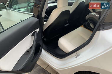 Седан Tesla Model 3 2019 в Львове