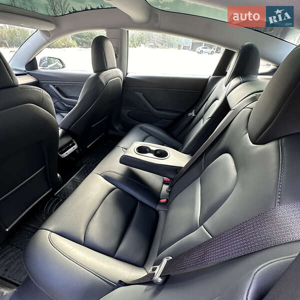 Седан Tesla Model 3 2019 в Костопілі