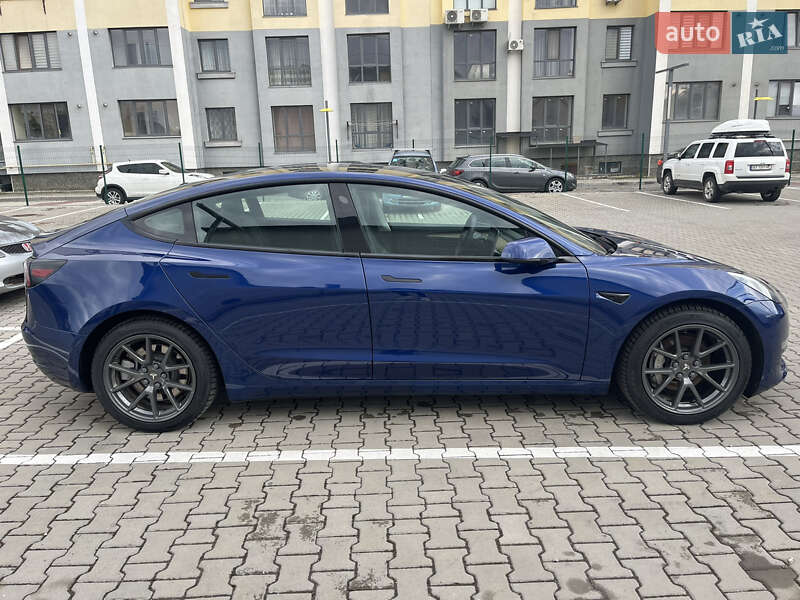 Седан Tesla Model 3 2021 в Івано-Франківську