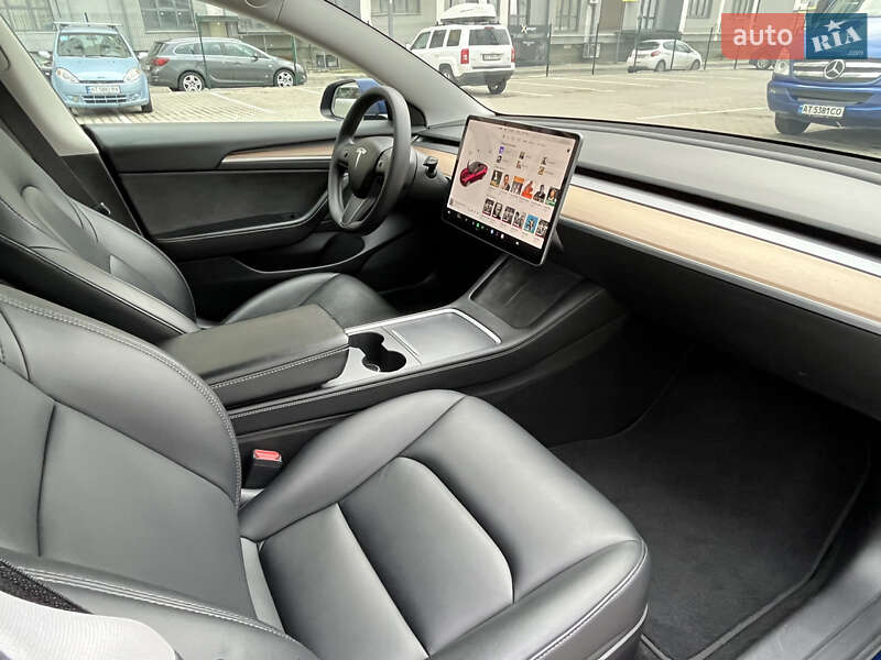 Седан Tesla Model 3 2021 в Ивано-Франковске