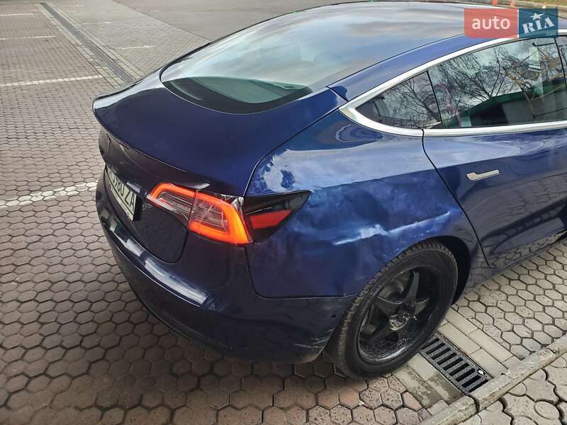 Седан Tesla Model 3 2018 в Львові