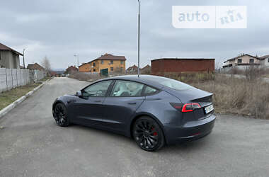 Седан Tesla Model 3 2022 в 