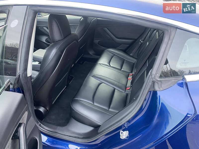 Седан Tesla Model 3 2019 в Рівному