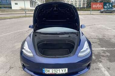 Седан Tesla Model 3 2019 в Ровно