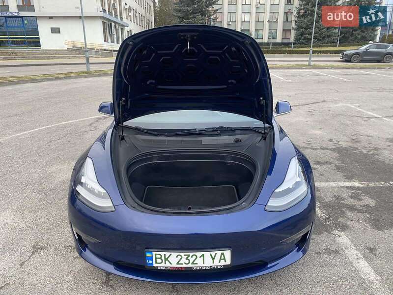 Седан Tesla Model 3 2019 в Рівному