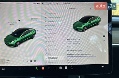 Седан Tesla Model 3 2019 в Ровно