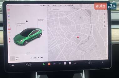 Седан Tesla Model 3 2019 в Ровно