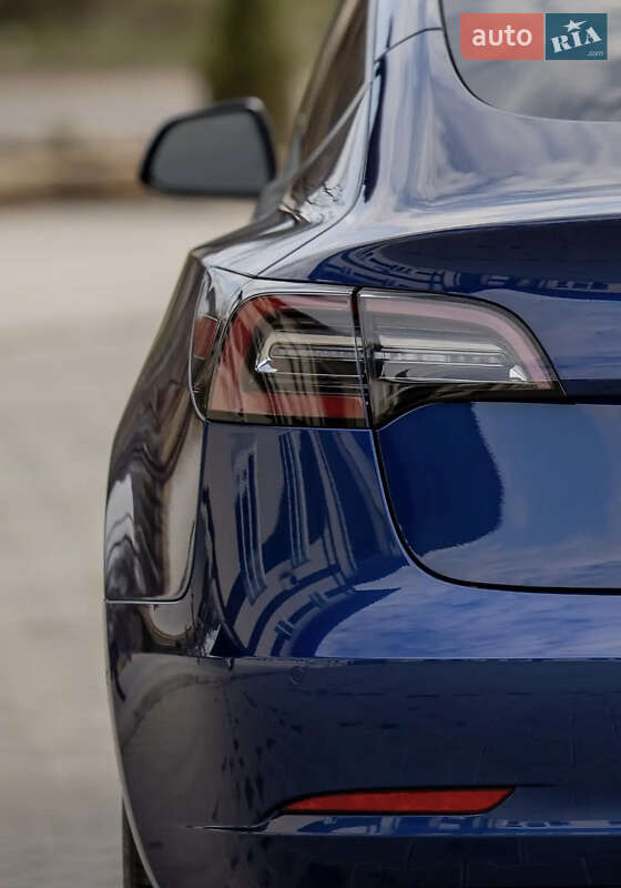 Седан Tesla Model 3 2022 в Виннице
